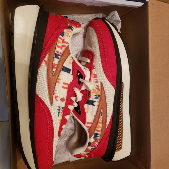 Fila Other - Boys Fila Renno sneakers size 7.